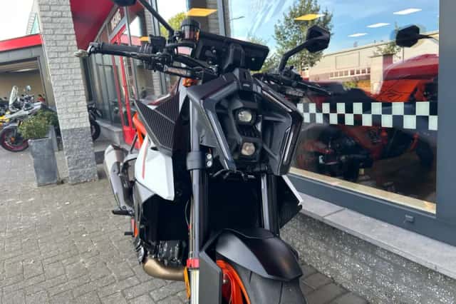 KTM 990 Duke R (2026) thumbnail 5