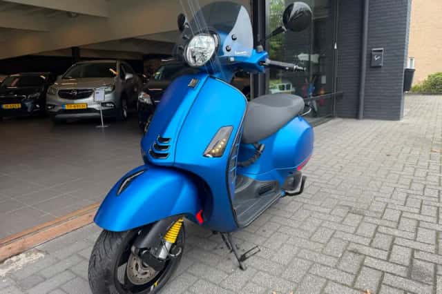 Vespa GTS 300 Super (2020) thumbnail 2