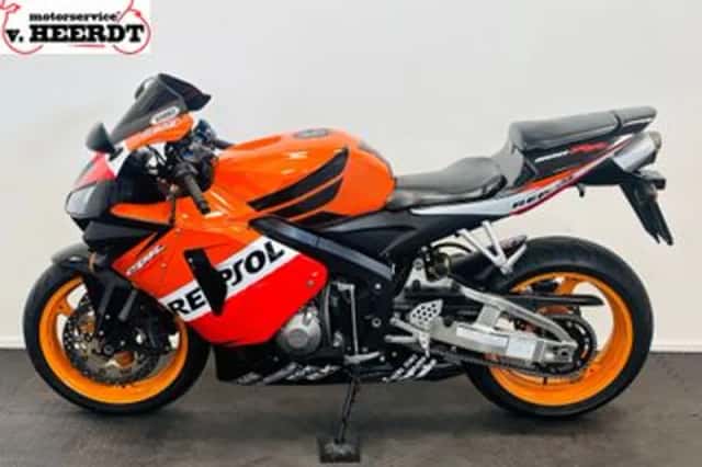 Honda CBR600RR (2006) thumbnail 4