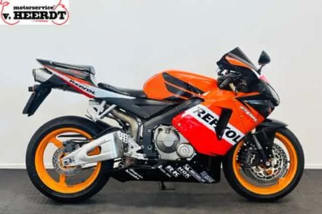Honda CBR600RR (2006) thumbnail 3