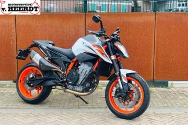KTM 890 Duke R (2021) thumbnail 1