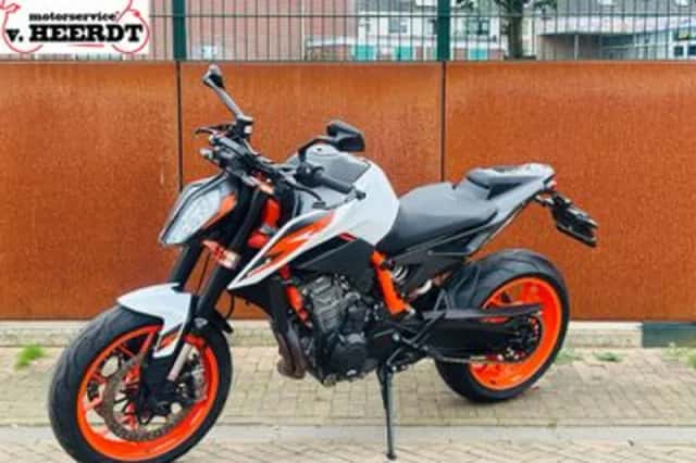 KTM 890 Duke R (2021) thumbnail 2