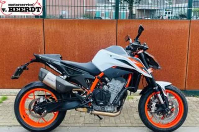 KTM 890 Duke R (2021) thumbnail 3