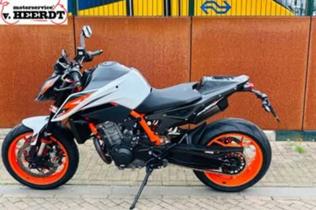 KTM 890 Duke R (2021) thumbnail 4