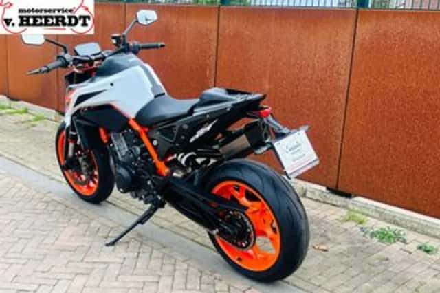 KTM 890 Duke R (2021) thumbnail 5