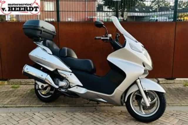 Honda FJS600 Silver Wing (2001) thumbnail 1