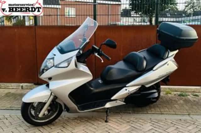 Honda FJS600 Silver Wing (2001) thumbnail 2