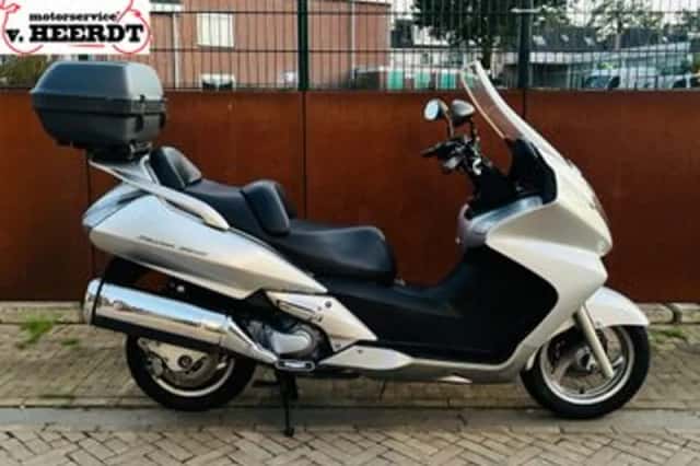 Honda FJS600 Silver Wing (2001) thumbnail 3