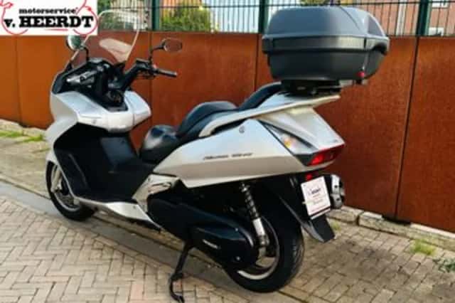 Honda FJS600 Silver Wing (2001) thumbnail 6