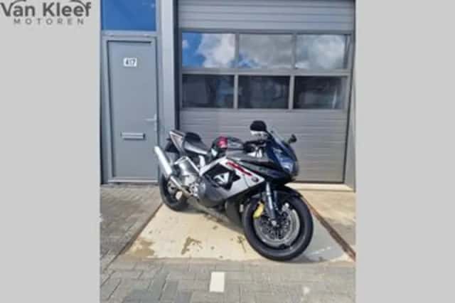 Honda CBR 900 RR Fireblade (2000) thumbnail 1