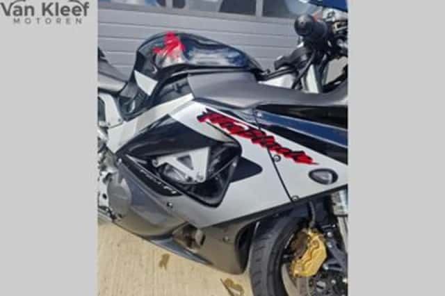 Honda CBR 900 RR Fireblade (2000) thumbnail 3