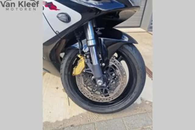 Honda CBR 900 RR Fireblade (2000) thumbnail 4