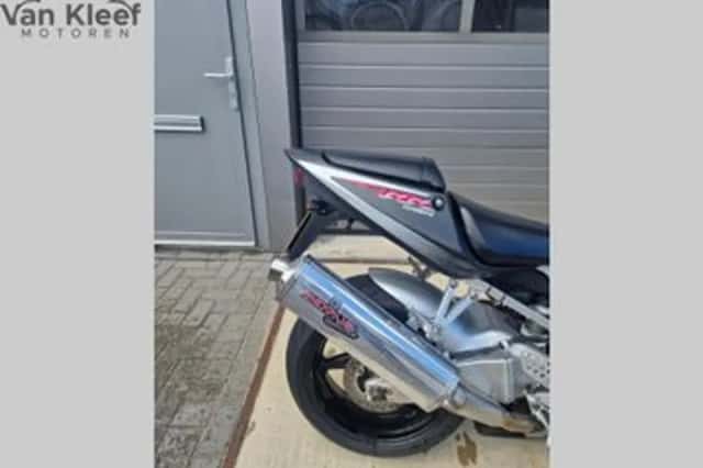 Honda CBR 900 RR Fireblade (2000) thumbnail 5