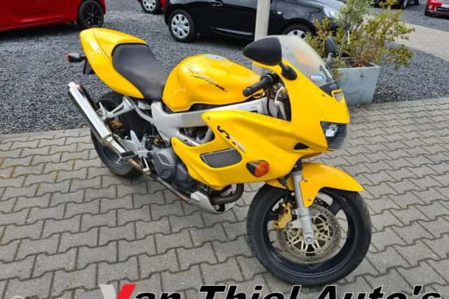 Honda VTR 1000 F Firestorm (1997) thumbnail 1