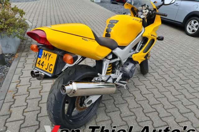 Honda VTR 1000 F Firestorm (1997) thumbnail 5