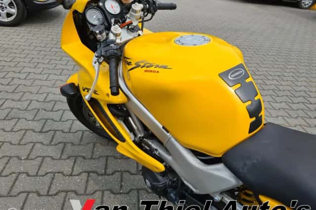 Honda VTR 1000 F Firestorm (1997) thumbnail 6