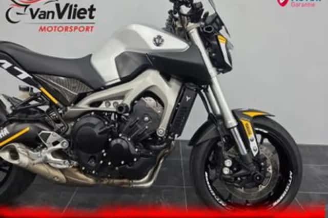 Yamaha MT-09 (2014) thumbnail 3