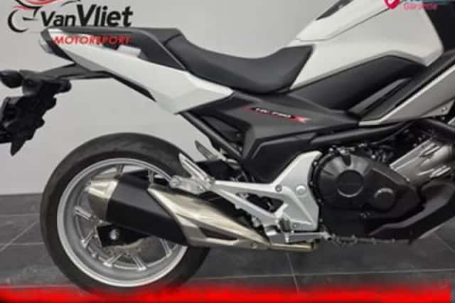 Honda NC750X (2016) thumbnail 4