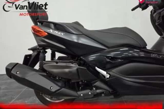Yamaha XMAX 400 (2019) thumbnail 4