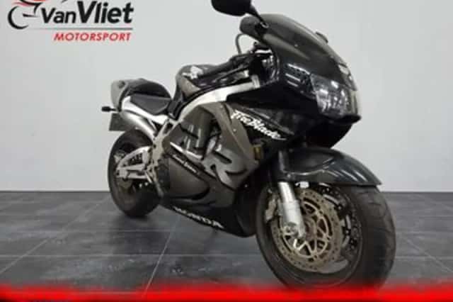 Honda CBR 900 RR Fireblade (1999) thumbnail 1