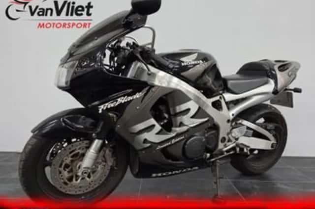 Honda CBR 900 RR Fireblade (1999) thumbnail 2