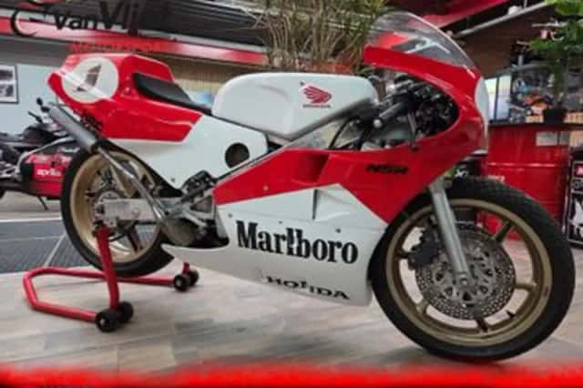 Honda NSR 250 R (1988) thumbnail 1