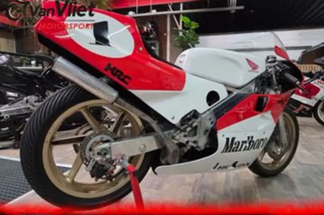 Honda NSR 250 R (1988) thumbnail 2
