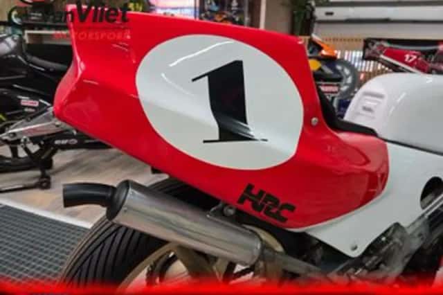 Honda NSR 250 R (1988) thumbnail 3
