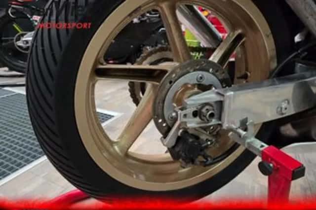 Honda NSR 250 R (1988) thumbnail 4
