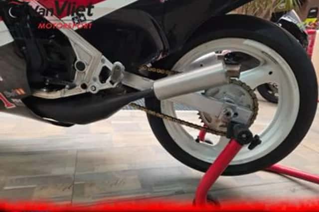Suzuki RG 250 (1987) thumbnail 4