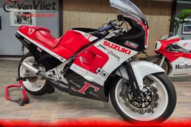 Suzuki RG 250 (1987) thumbnail 5