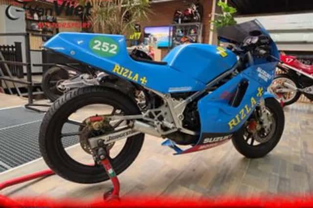 Suzuki RG 250 (1987) thumbnail 2