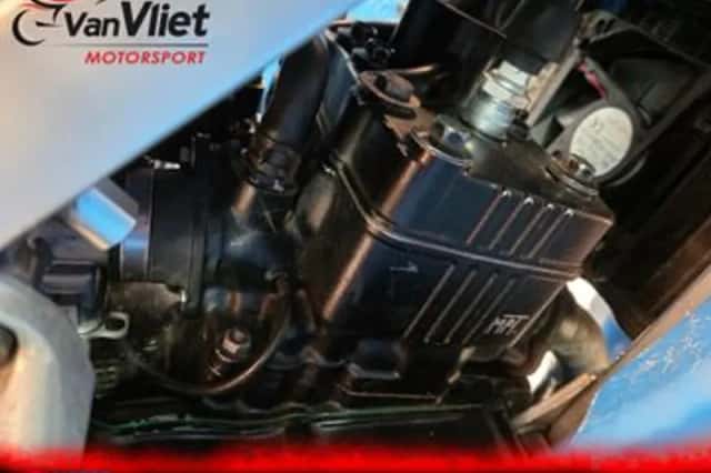 Suzuki RG 250 (1987) thumbnail 4