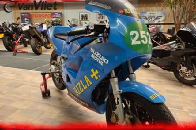 Suzuki RG 250 (1987) thumbnail 5