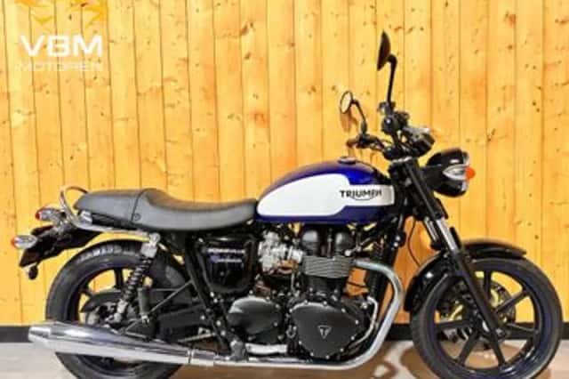 Triumph Bonneville (2015) thumbnail 1