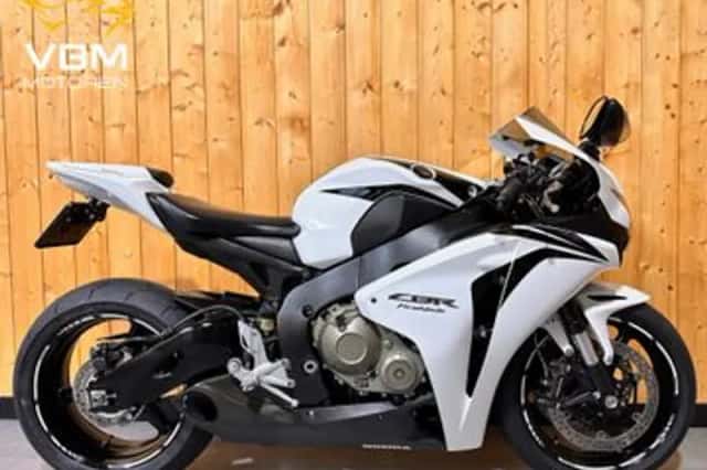 Honda CBR 1000 RR Fireblade (2008) thumbnail 1