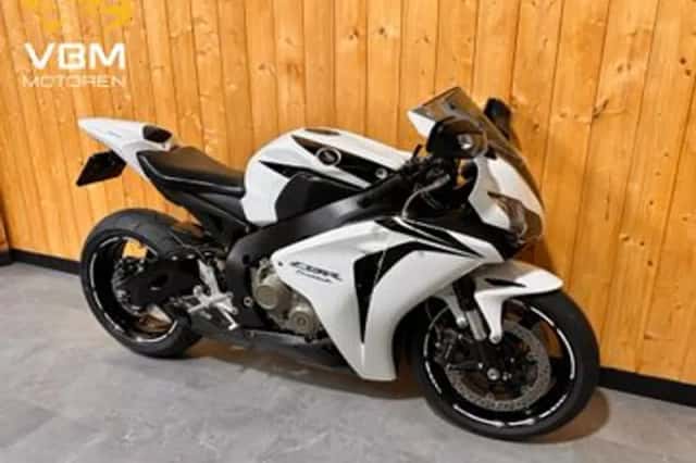 Honda CBR 1000 RR Fireblade (2008) thumbnail 2