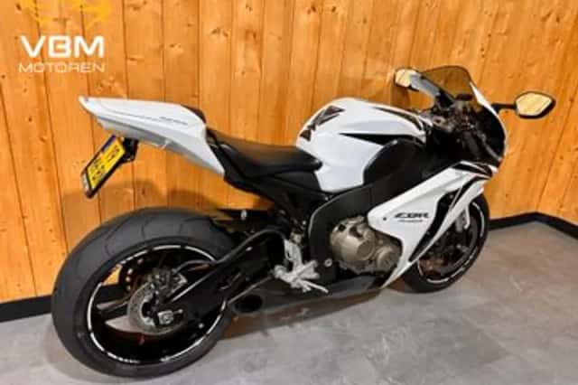 Honda CBR 1000 RR Fireblade (2008) thumbnail 3