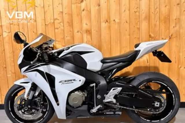 Honda CBR 1000 RR Fireblade (2008) thumbnail 4