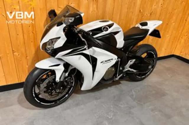 Honda CBR 1000 RR Fireblade (2008) thumbnail 5