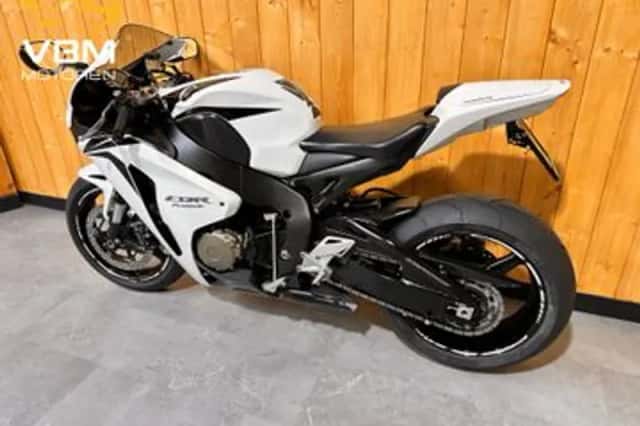 Honda CBR 1000 RR Fireblade (2008) thumbnail 6
