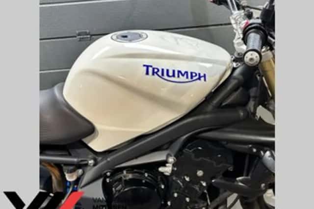 Triumph Street Triple 675 (2010) thumbnail 3