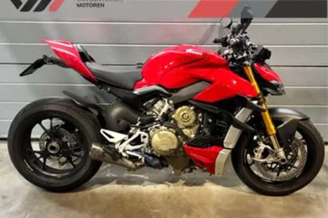 Ducati Streetfighter V4S (2022) thumbnail 1