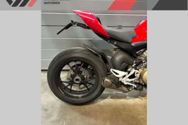 Ducati Streetfighter V4S (2022) thumbnail 4