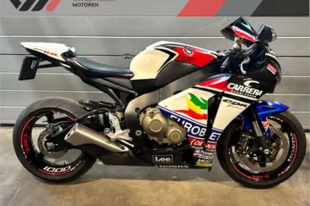Honda CBR 1000 RR Fireblade (2009) thumbnail 1