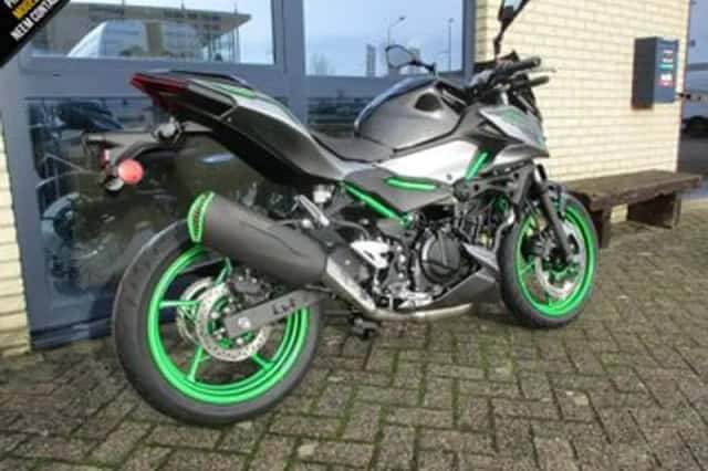 Kawasaki Z 500 SE (2025) thumbnail 3