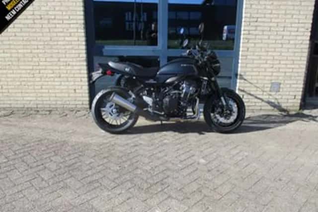 Kawasaki Z900RS (2026) thumbnail 2