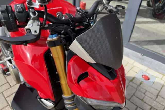 Ducati Streetfighter V4S (2020) thumbnail 3