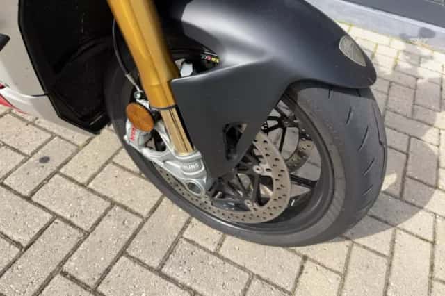 Ducati Streetfighter V4S (2020) thumbnail 4