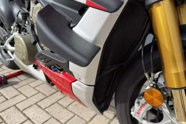 Ducati Streetfighter V4S (2020) thumbnail 5